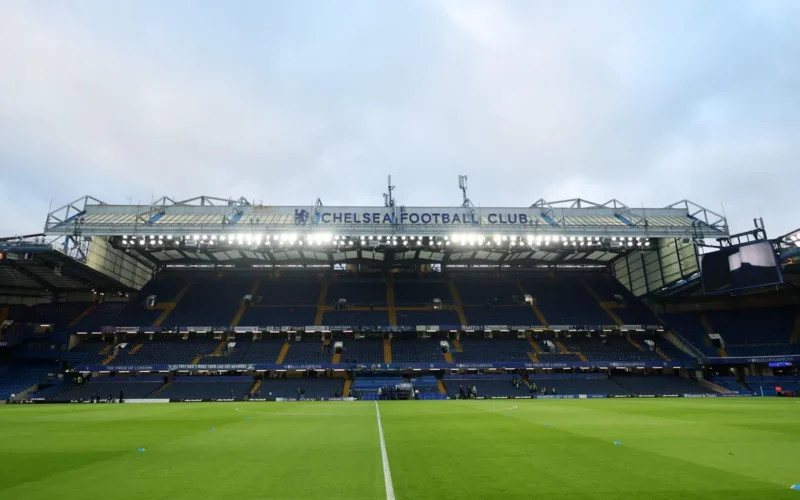 عقوبات قاسية على تشيلسي بسبب مخالفات مالية خلال فترة رومان أبراموفيتش